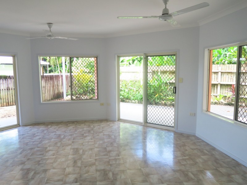 2/9 Glenlea Street, Edge Hill QLD 4870