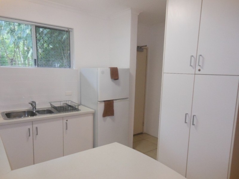 302 Coral Coast Drive, Palm Cove QLD 4879