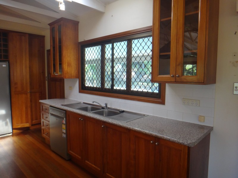 100 Hillview, Whitfield QLD 4870