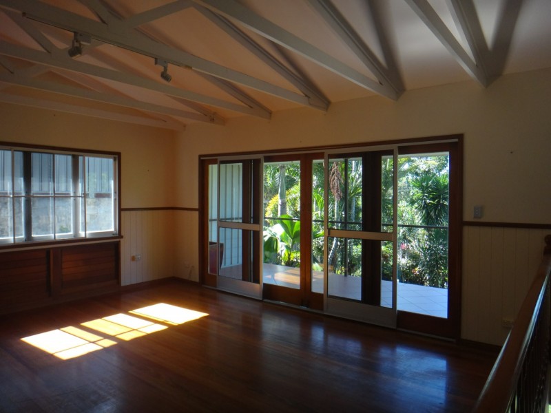 100 Hillview, Whitfield QLD 4870