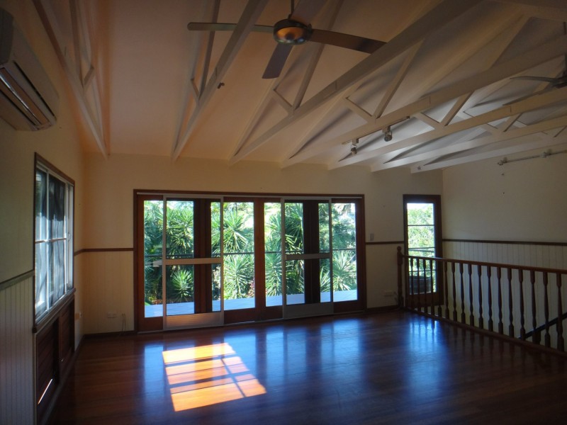 100 Hillview, Whitfield QLD 4870