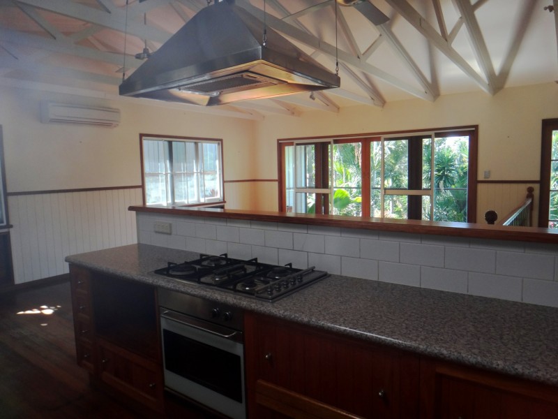 100 Hillview, Whitfield QLD 4870