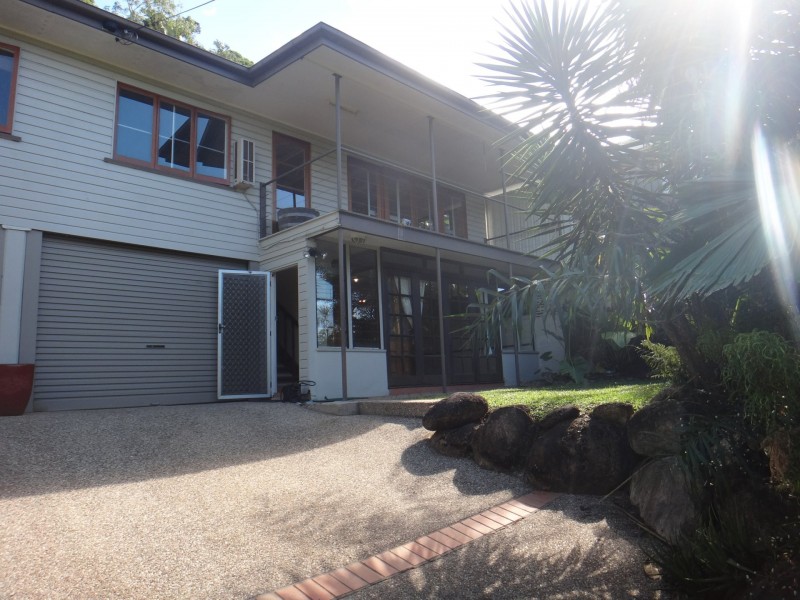 100 Hillview, Whitfield QLD 4870