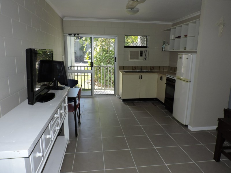 2/394 Mayers Street, Edge Hill QLD 4870