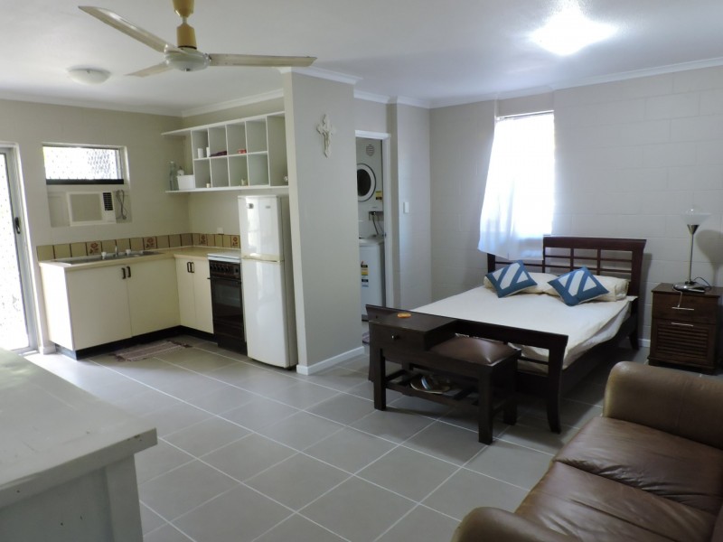 2/394 Mayers Street, Edge Hill QLD 4870