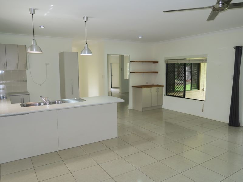 17 Derrick Street, Redlynch QLD 4870