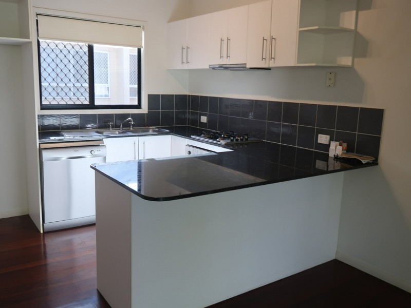 2/7 Tenni Street, Redlynch QLD 4870