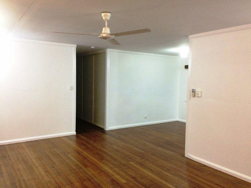 4 Dann Street, Mooroobool QLD 4870