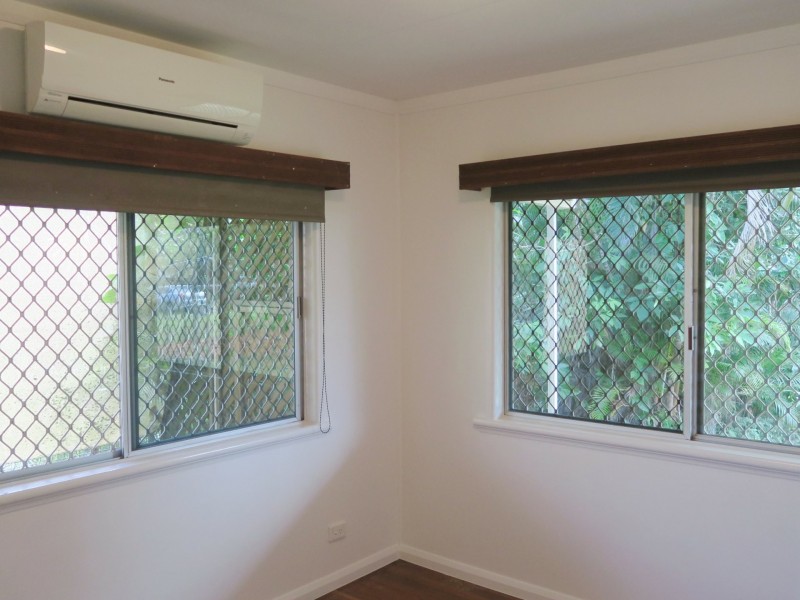 4 Dann Street, Mooroobool QLD 4870