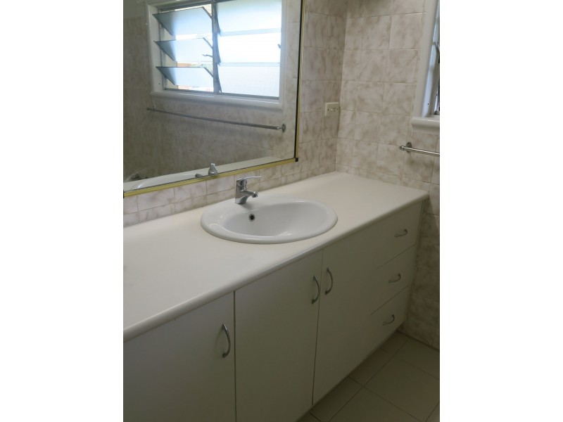 4 Dann Street, Mooroobool QLD 4870