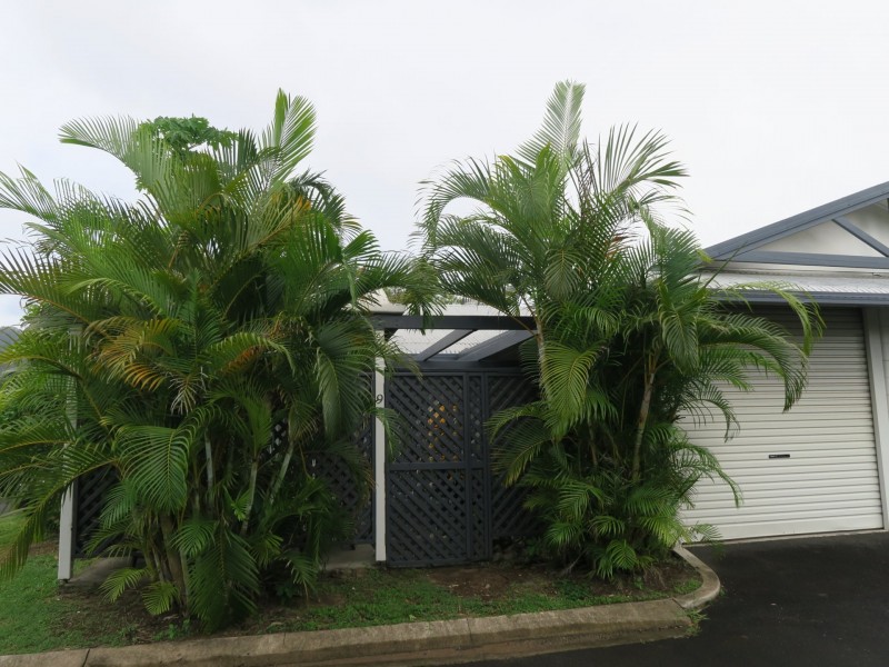 9/389 McCoombe Street, Mooroobool QLD 4870