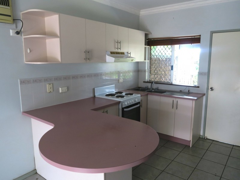 9/389 McCoombe Street, Mooroobool QLD 4870
