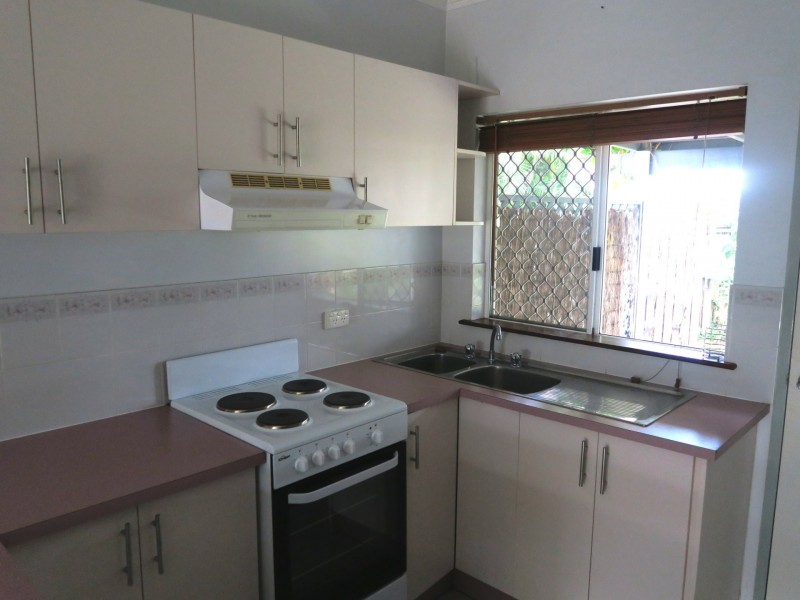 9/389 McCoombe Street, Mooroobool QLD 4870
