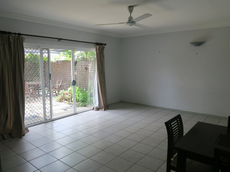 9/389 McCoombe Street, Mooroobool QLD 4870