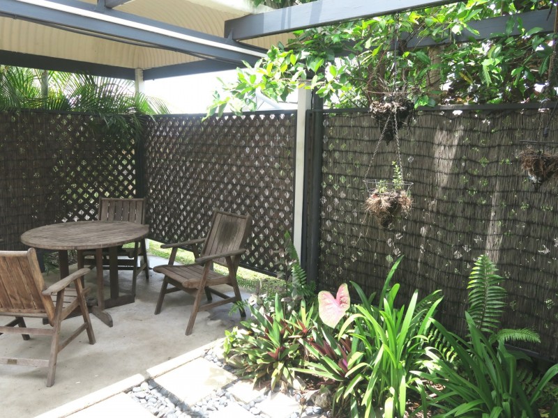 9/389 McCoombe Street, Mooroobool QLD 4870