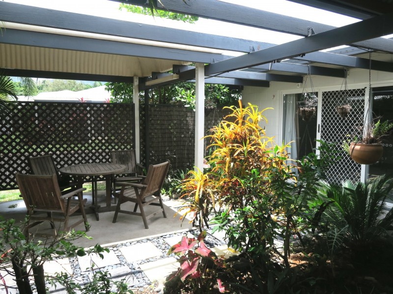 9/389 McCoombe Street, Mooroobool QLD 4870