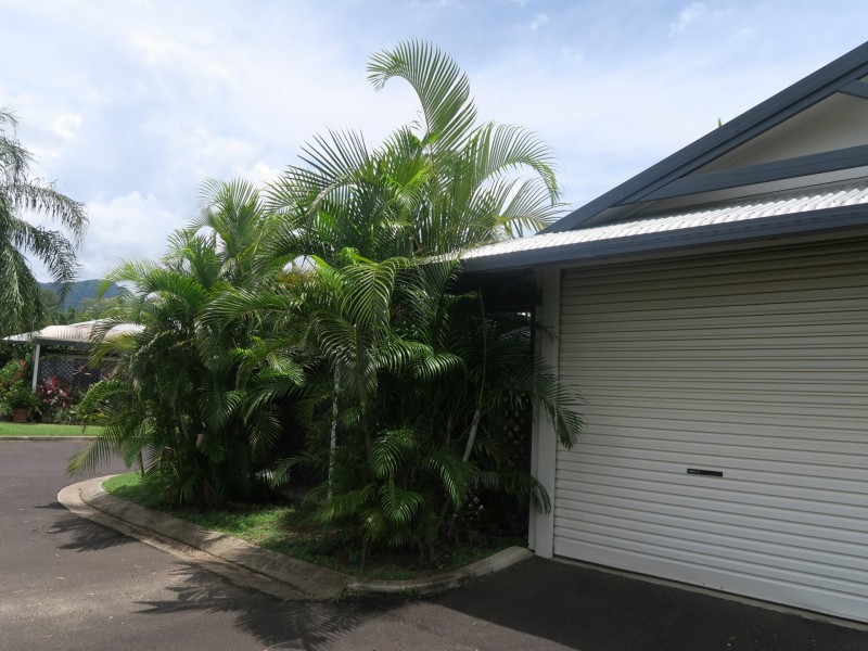 9/389 McCoombe Street, Mooroobool QLD 4870