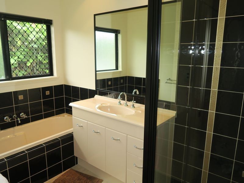 4 Yellowfin Close, Kanimbla QLD 4870