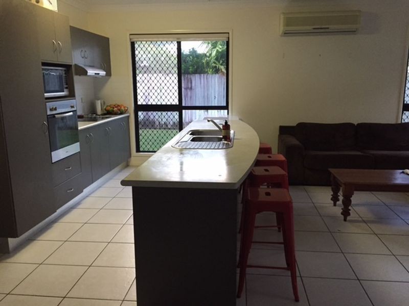 9 Stringer Close, Redlynch QLD 4870