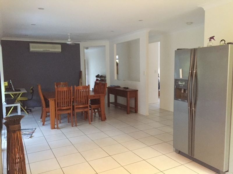 9 Stringer Close, Redlynch QLD 4870