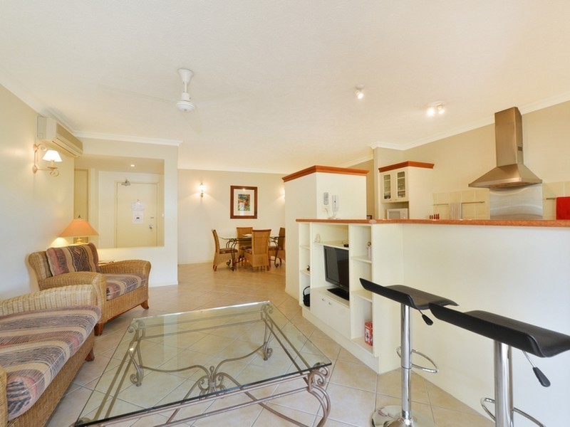 404/2 Greenslopes Street, Cairns North QLD 4870
