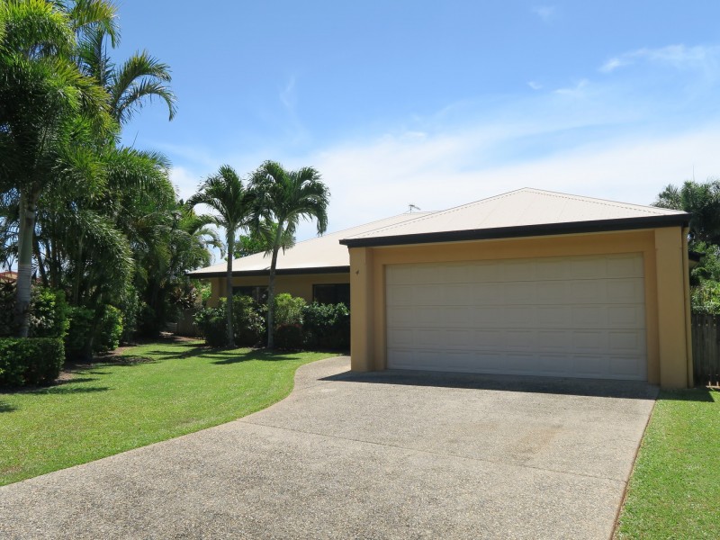 4 Brook Close, Redlynch QLD 4870