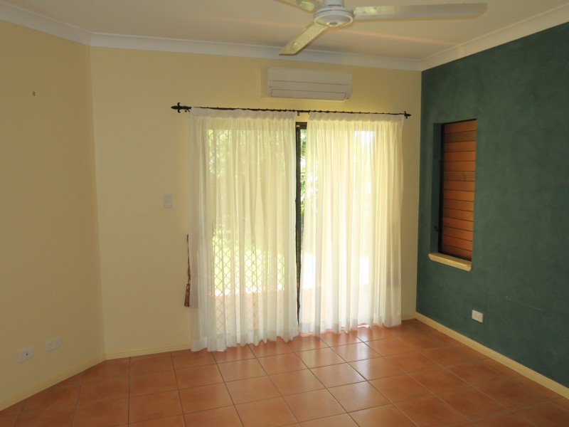 4 Brook Close, Redlynch QLD 4870