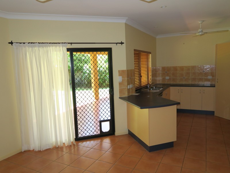 4 Brook Close, Redlynch QLD 4870