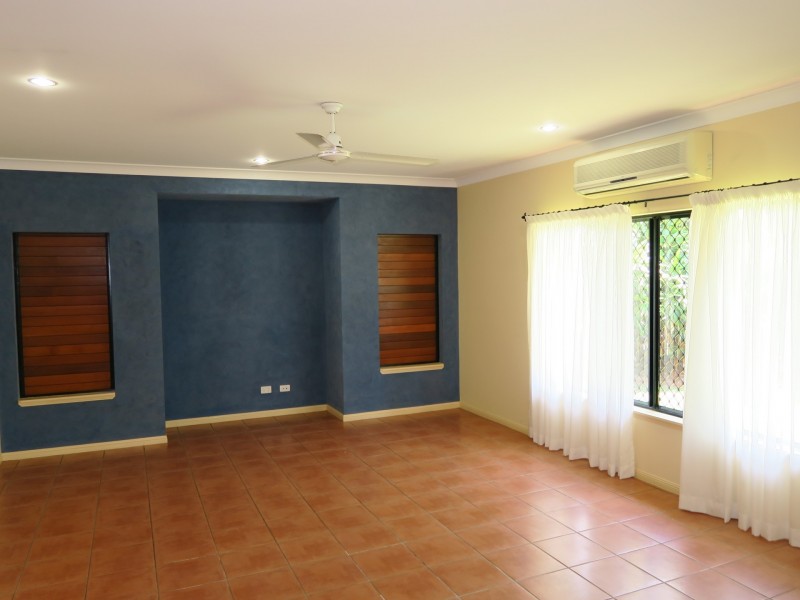 4 Brook Close, Redlynch QLD 4870