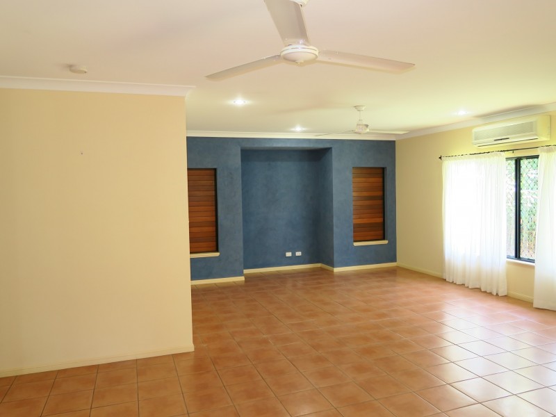 4 Brook Close, Redlynch QLD 4870