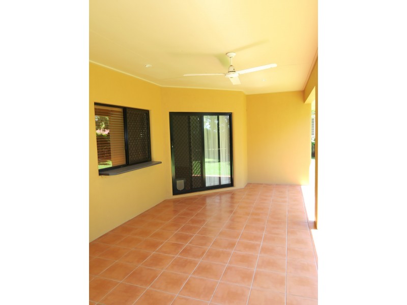 4 Brook Close, Redlynch QLD 4870