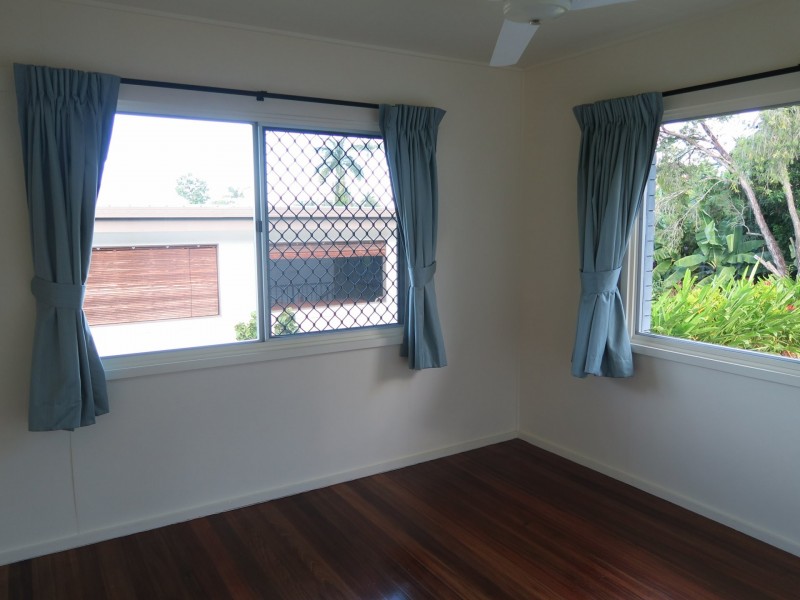 25 Duignan Street, Whitfield QLD 4870