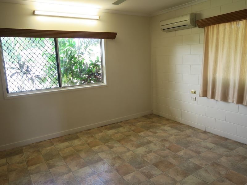 299 McCoombe Street, Mooroobool QLD 4870