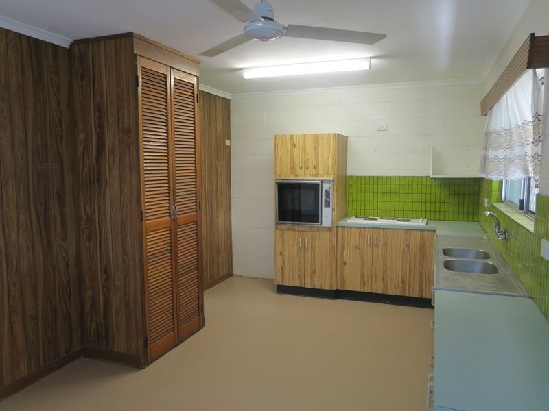 299 McCoombe Street, Mooroobool QLD 4870