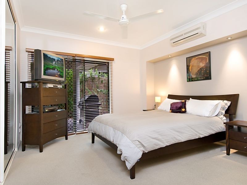 9 Fantan Close, Redlynch QLD 4870