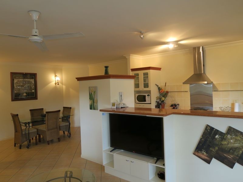 410/2 Greenslopes Street, Cairns North QLD 4870