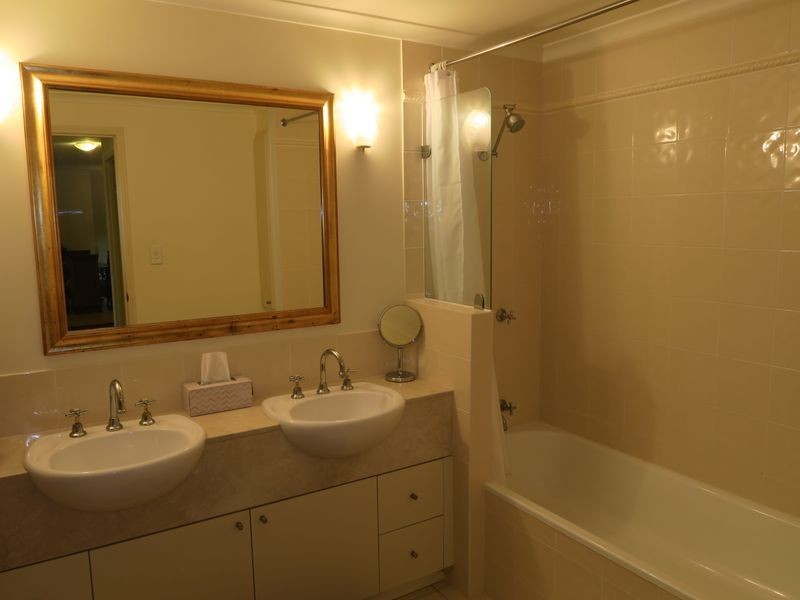 410/2 Greenslopes Street, Cairns North QLD 4870