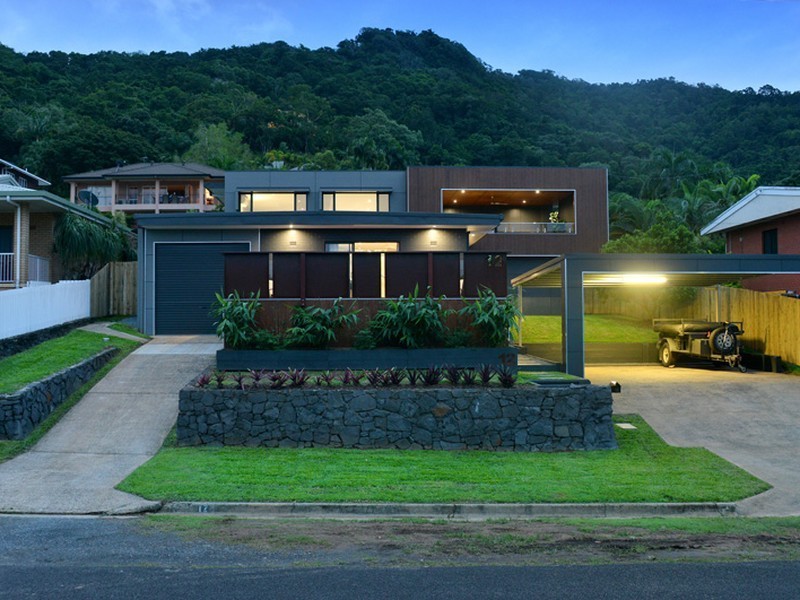 12 Sommerville Crescent, Whitfield QLD 4870