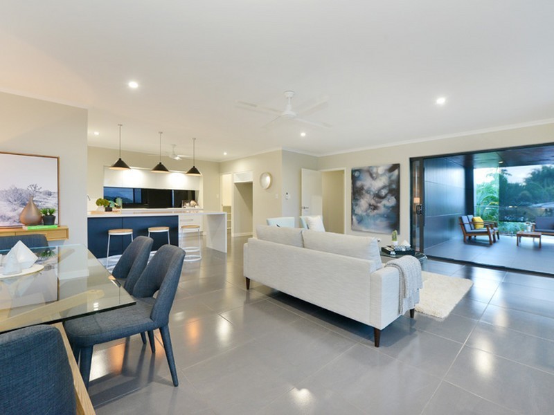 12 Sommerville Crescent, Whitfield QLD 4870