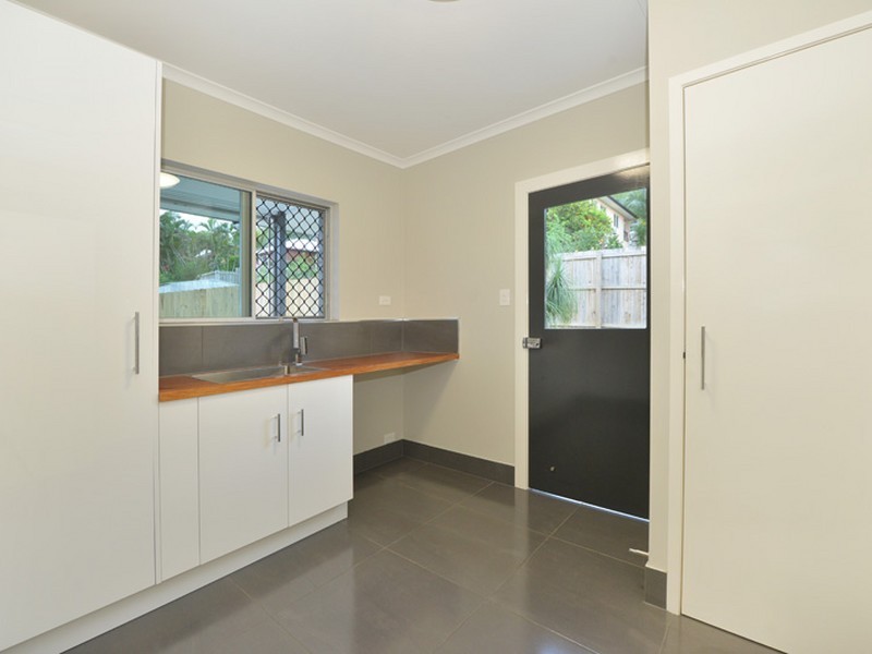 12 Sommerville Crescent, Whitfield QLD 4870