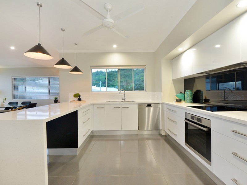 12 Sommerville Crescent, Whitfield QLD 4870