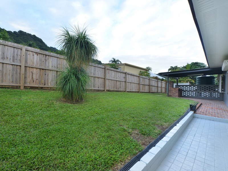 12 Sommerville Crescent, Whitfield QLD 4870