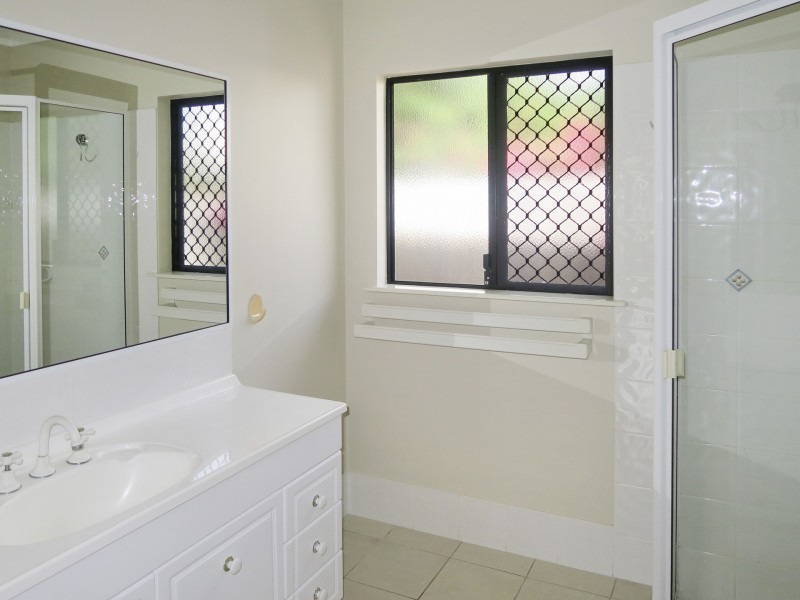 6 Aroona Street, Caravonica QLD 4878