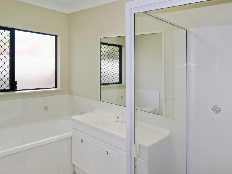 6 Aroona Street, Caravonica QLD 4878