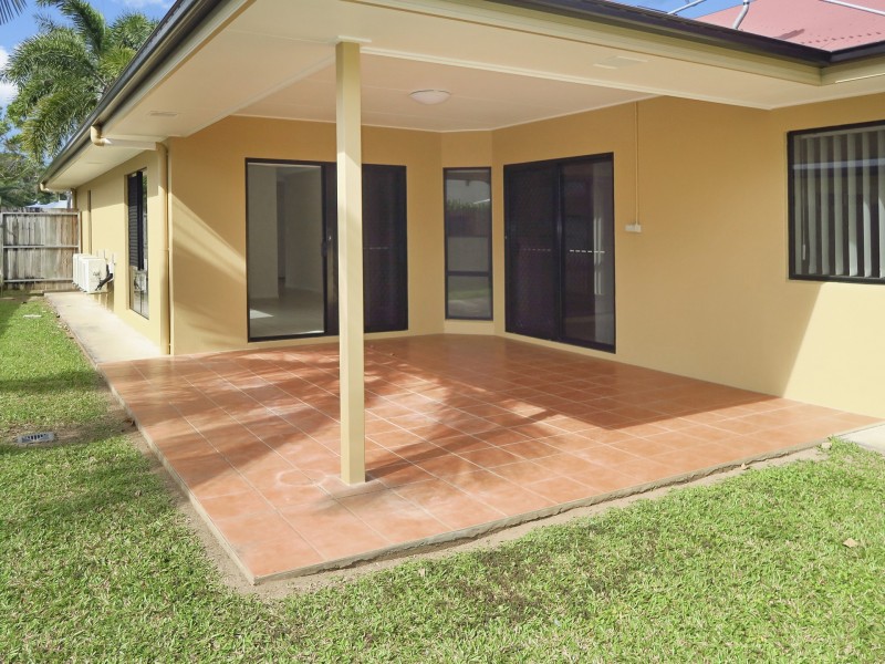 6 Aroona Street, Caravonica QLD 4878