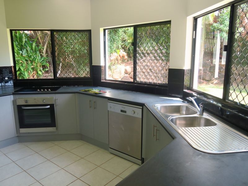 40 Daphne Drive, Redlynch QLD 4870