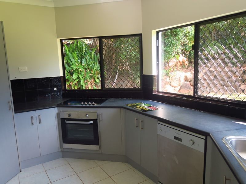 40 Daphne Drive, Redlynch QLD 4870