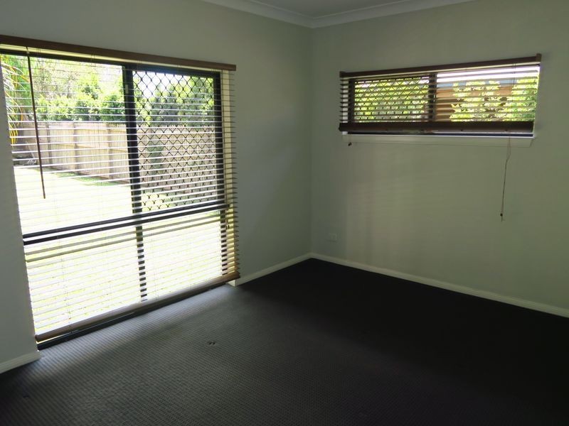 40 Daphne Drive, Redlynch QLD 4870