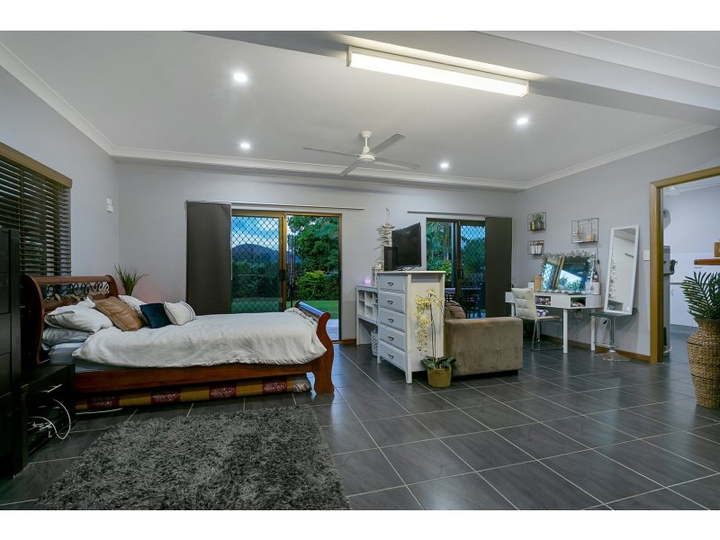 170 Harvey Road, Redlynch QLD 4870