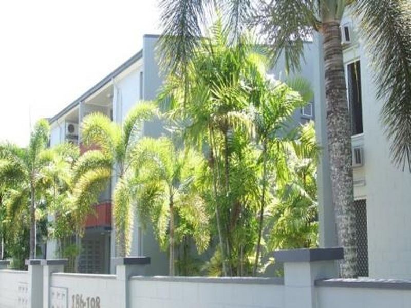 27/186 Lake Street, Cairns QLD 4870